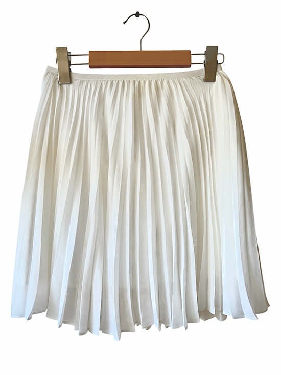 Babaton Dresses & Skirts - Babaton Aritzia White Pleated Mini Skirt Flowy Feminine Coastal Chic Balletcore